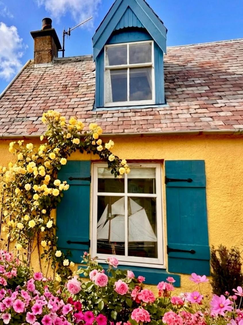 Romantic luxury Cottage right next to the ocean House in Scotland