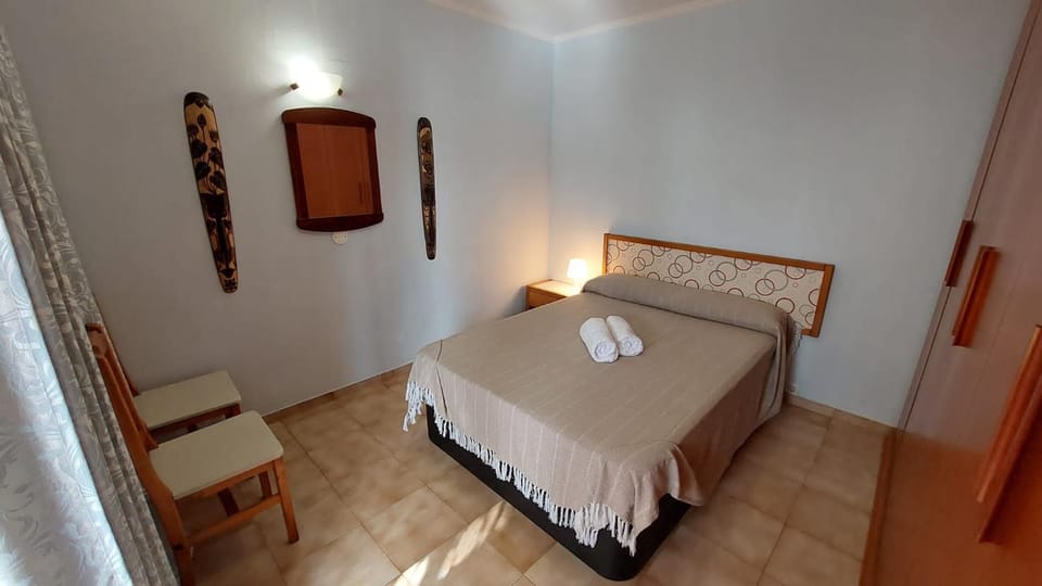 Bed, Photo of the whole room, Bedroom, towels, wardrobe