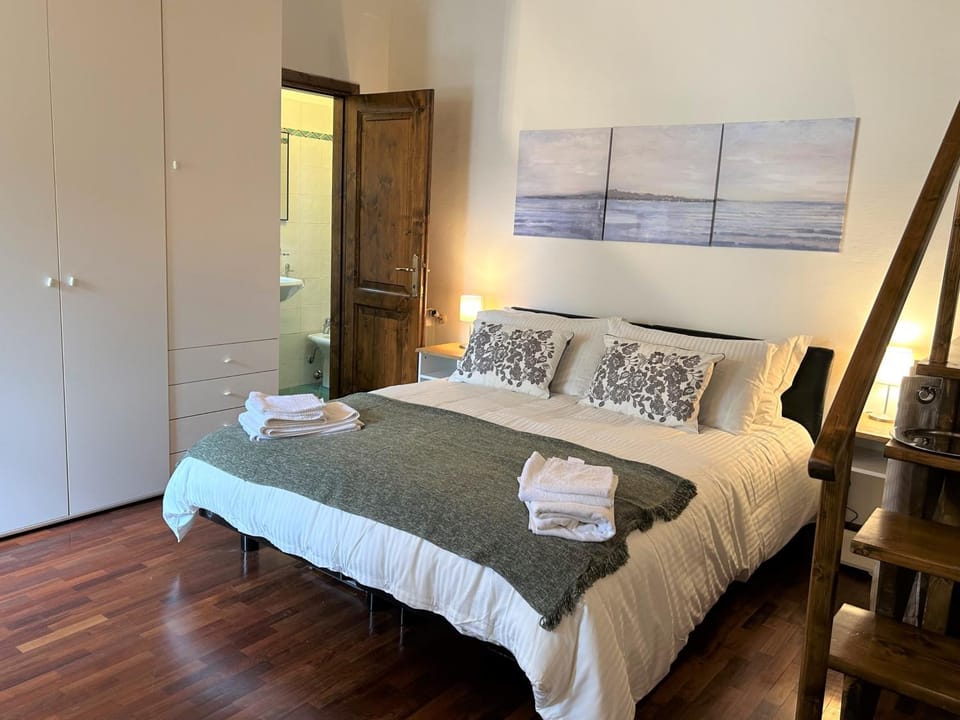 Bed, Bathroom, wardrobe