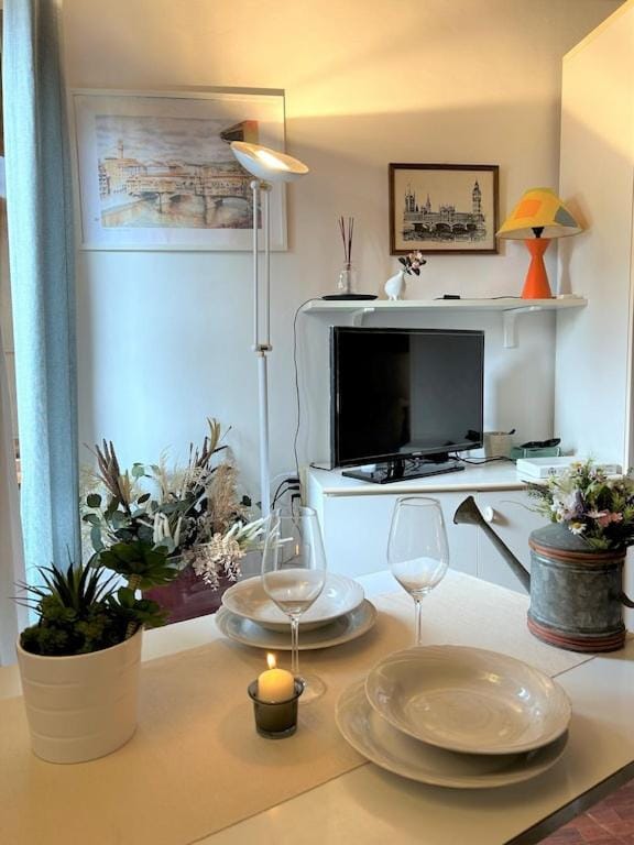 TV and multimedia, Dining area