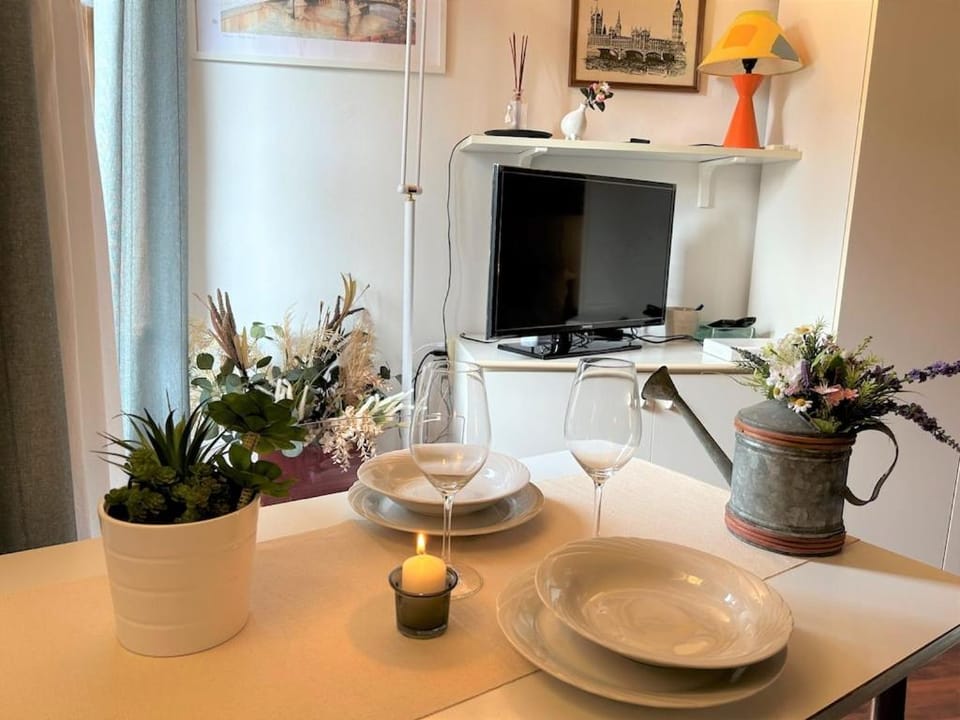 TV and multimedia, Dining area