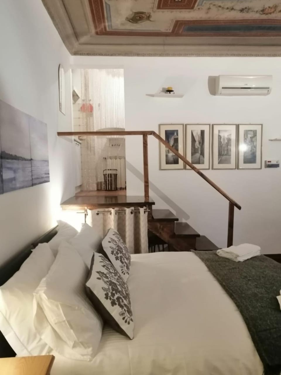 Bed, air conditioner