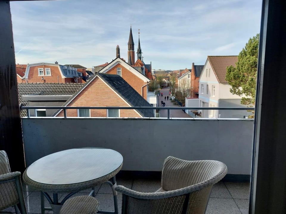 View (from property/room), Balcony/Terrace, City view
