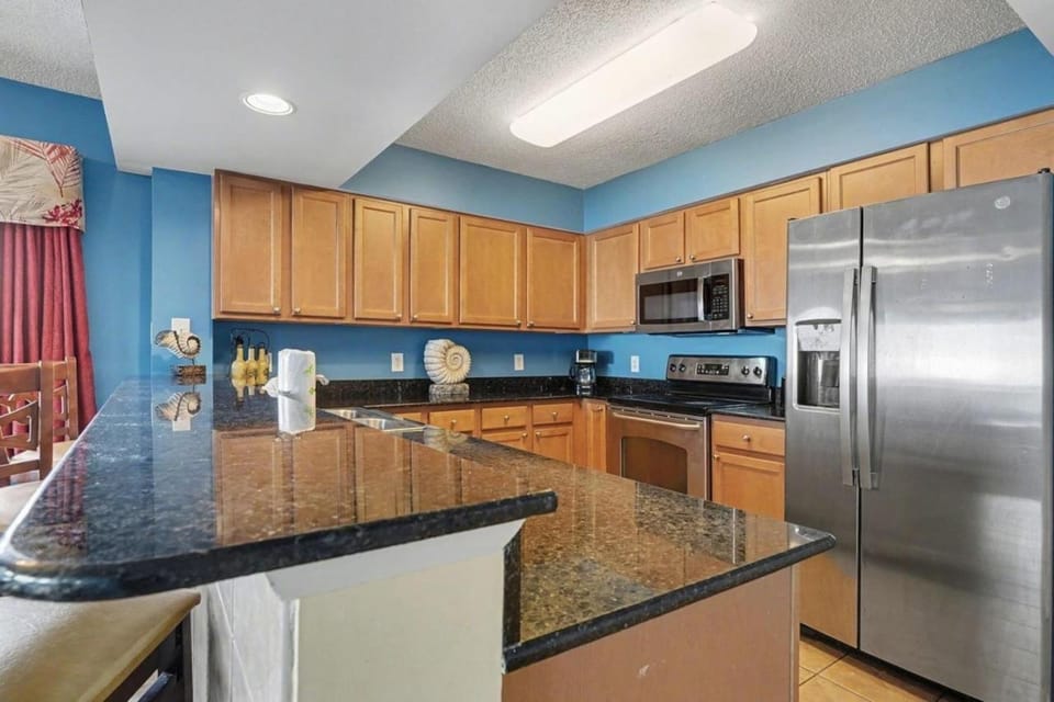 Malibu Pointe Beach Club 606 - Across The Street From The Ocean! Sleeps 12 guests! House in Crescent Beach