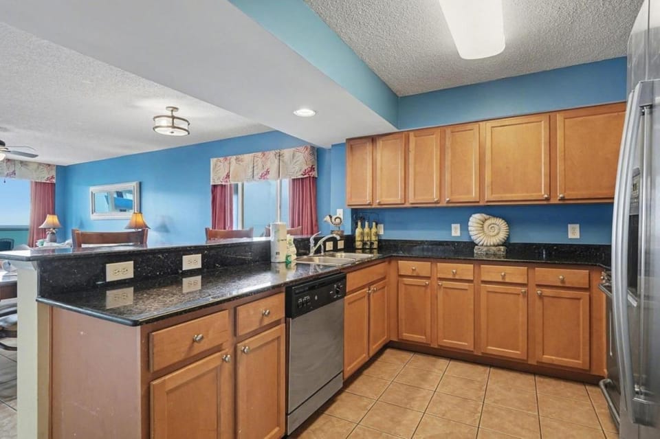 Malibu Pointe Beach Club 606 - Across The Street From The Ocean! Sleeps 12 guests! House in Crescent Beach