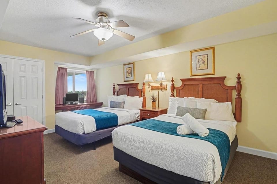 Malibu Pointe Beach Club 606 - Across The Street From The Ocean! Sleeps 12 guests! House in Crescent Beach