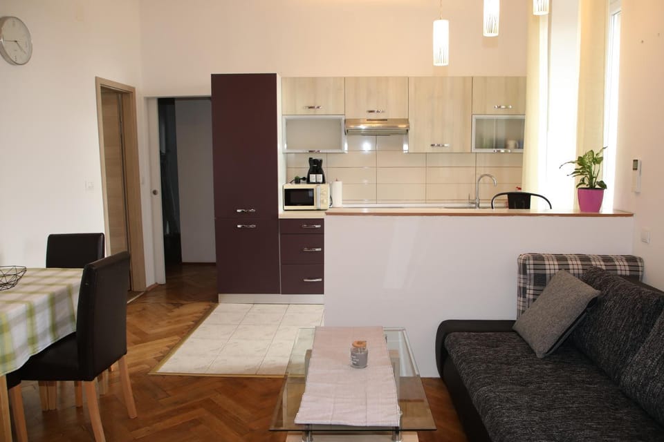 Kitchen or kitchenette, Living room