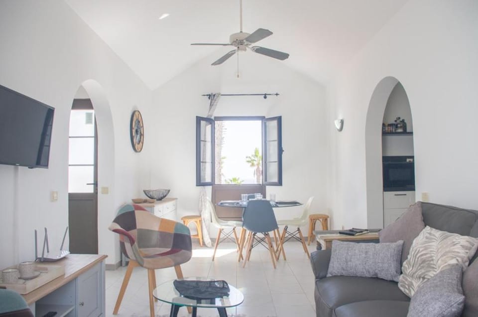 Living room, Dining area, fireplace