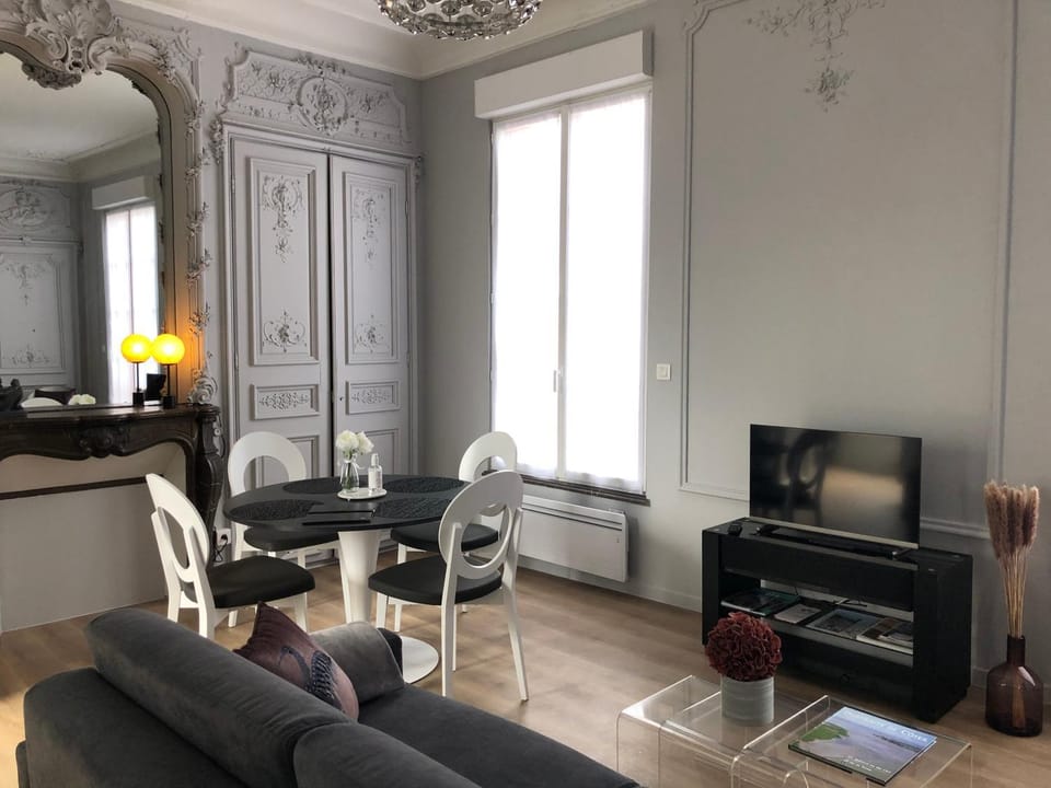 TV and multimedia, Living room, Dining area