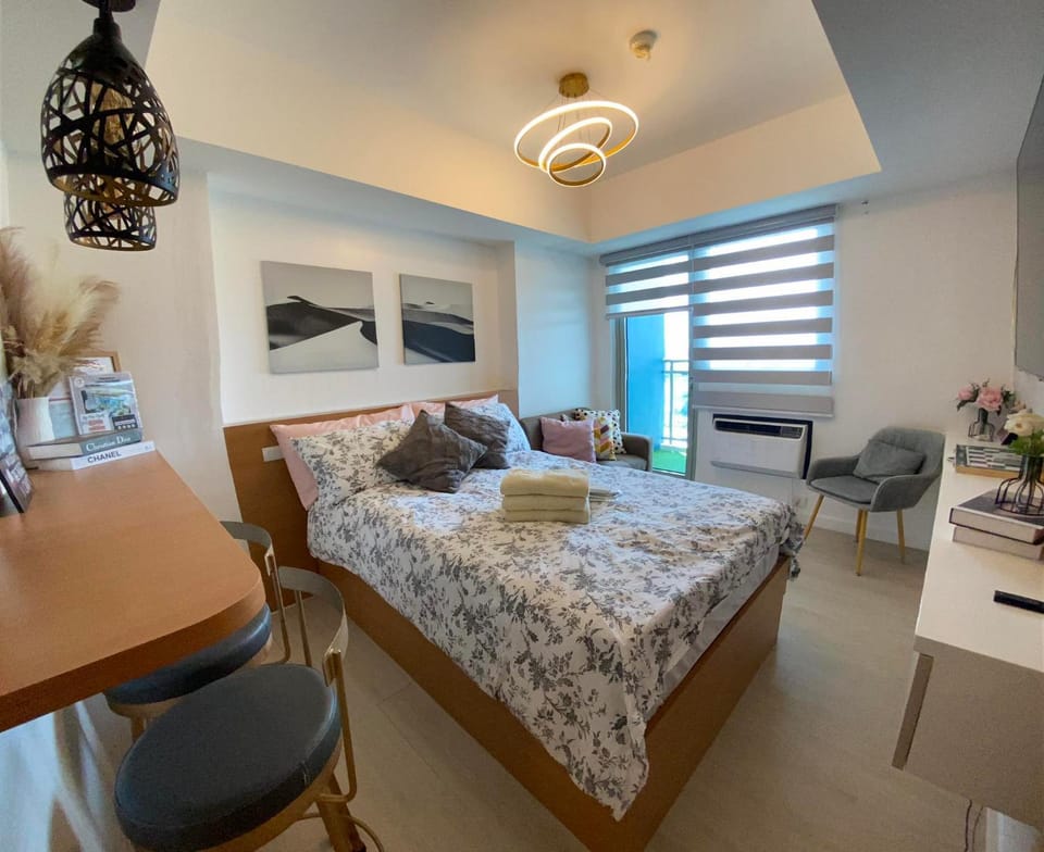 LeisureStay Studio - Azure North by THE BALI CORNER AT AZURE NORTH, Wave Pool and Man-made beach view Apartment in Calabarzon