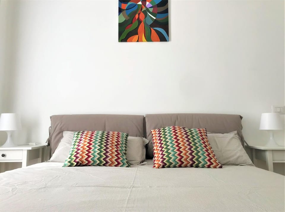 Bed, Photo of the whole room, Decorative detail, Bedroom
