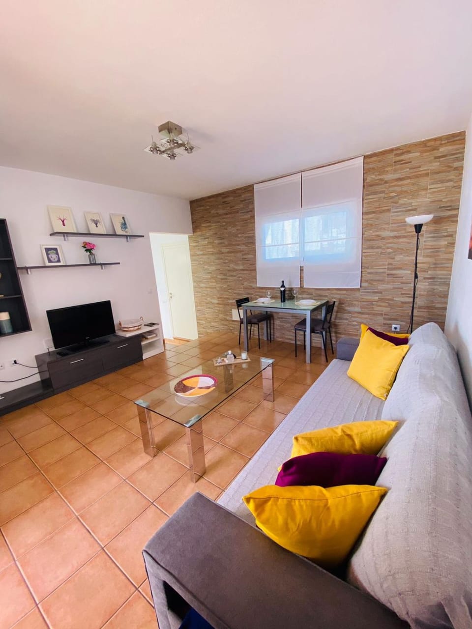 TV and multimedia, Living room, Seating area, Dining area