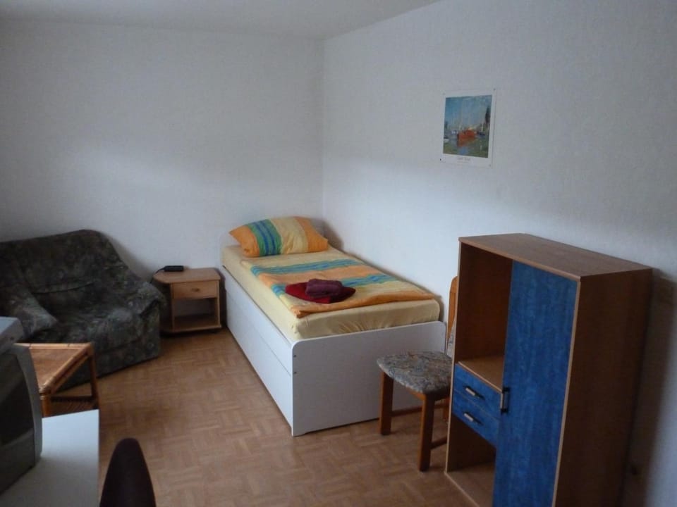 Photo of the whole room, Bedroom