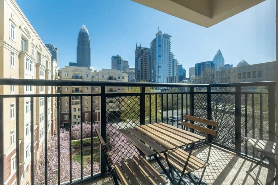 Balcony/Terrace, City view