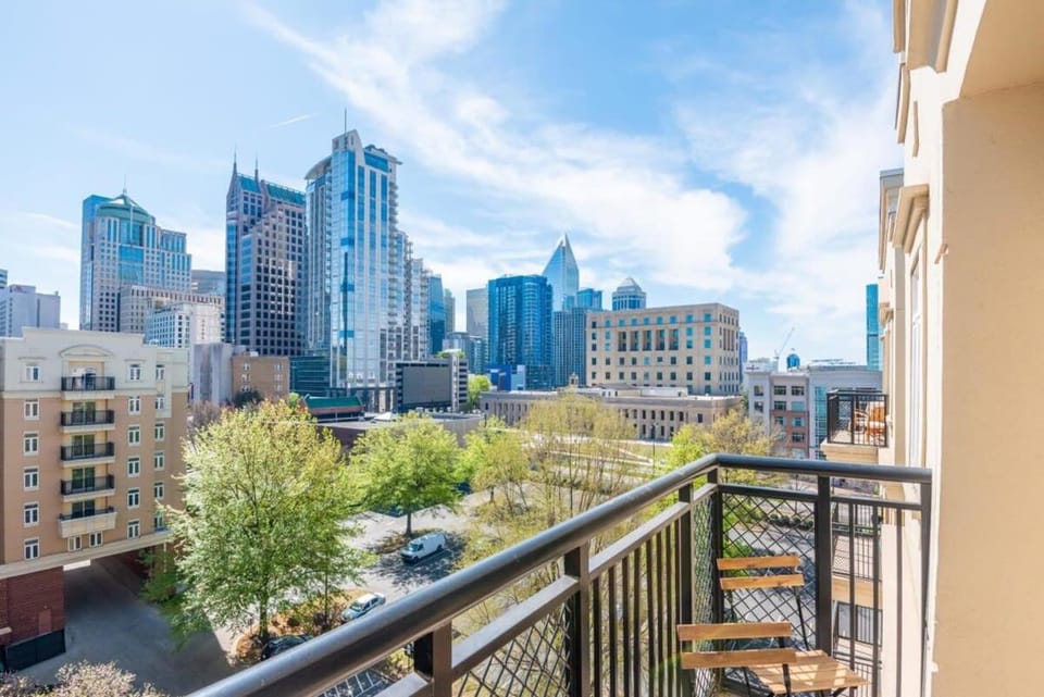 Balcony/Terrace, City view