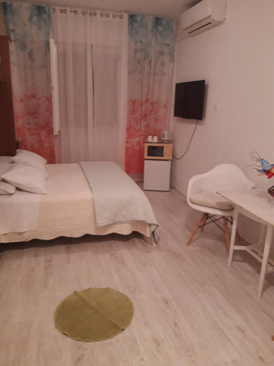 Bed, TV and multimedia, Bedroom, air conditioner