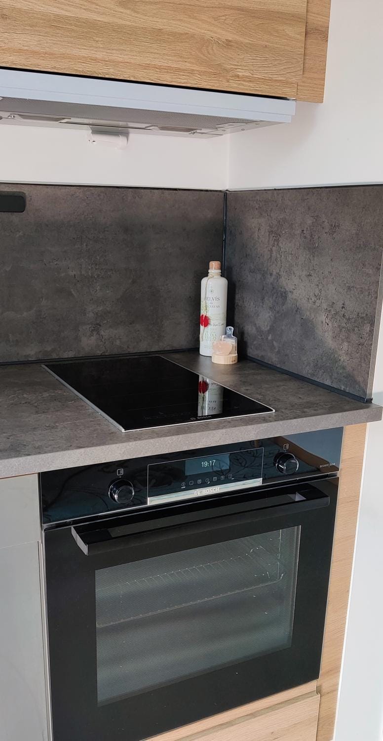 Kitchen or kitchenette, pet friendly, stove