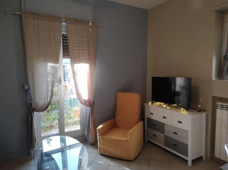 Sweet Lake Suite Apartment in Arona