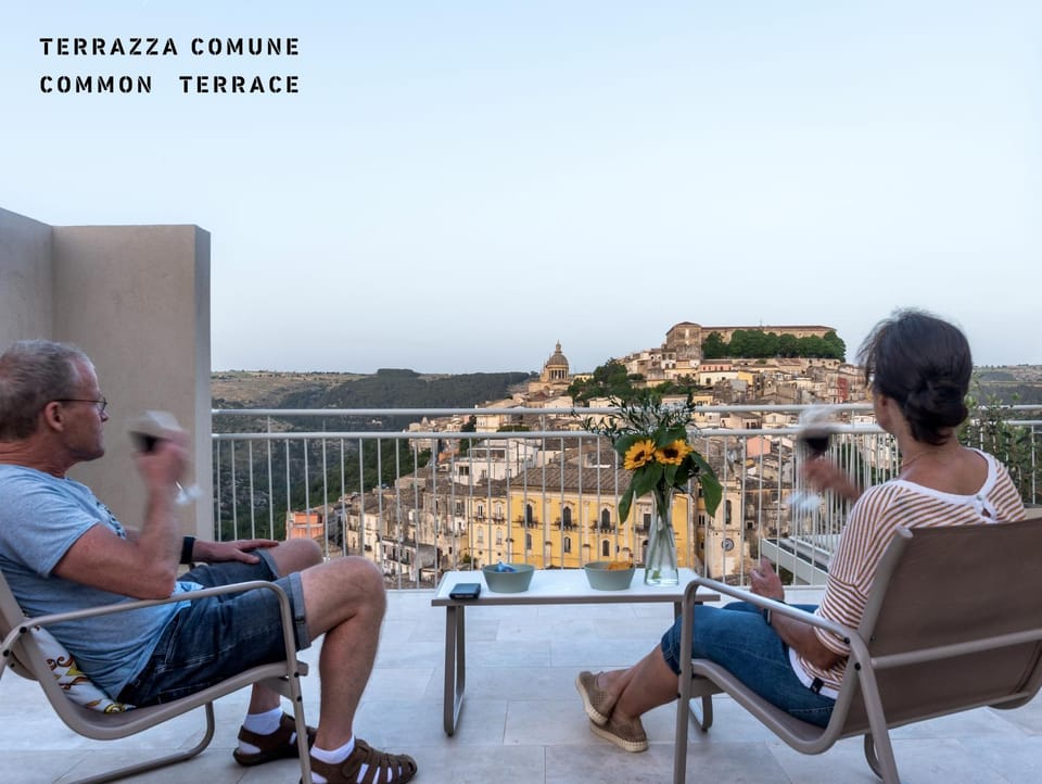 Natural landscape, View (from property/room), Balcony/Terrace, Guests, City view, Mountain view