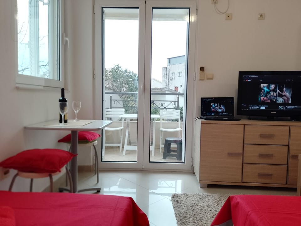 TV and multimedia, Balcony/Terrace, Dining area, City view
