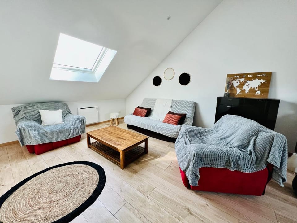 Bed, Living room, Seating area