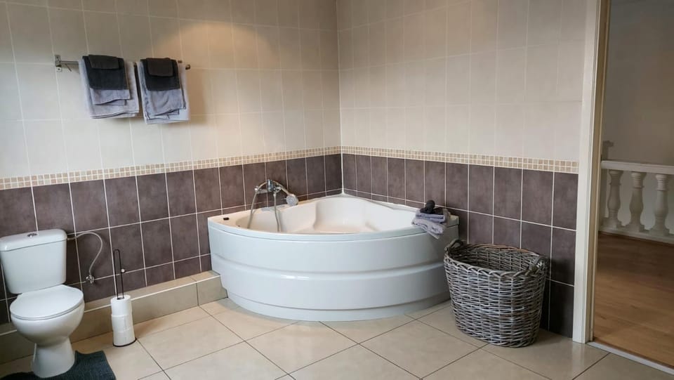 Toilet, Bathroom, Bath, towels