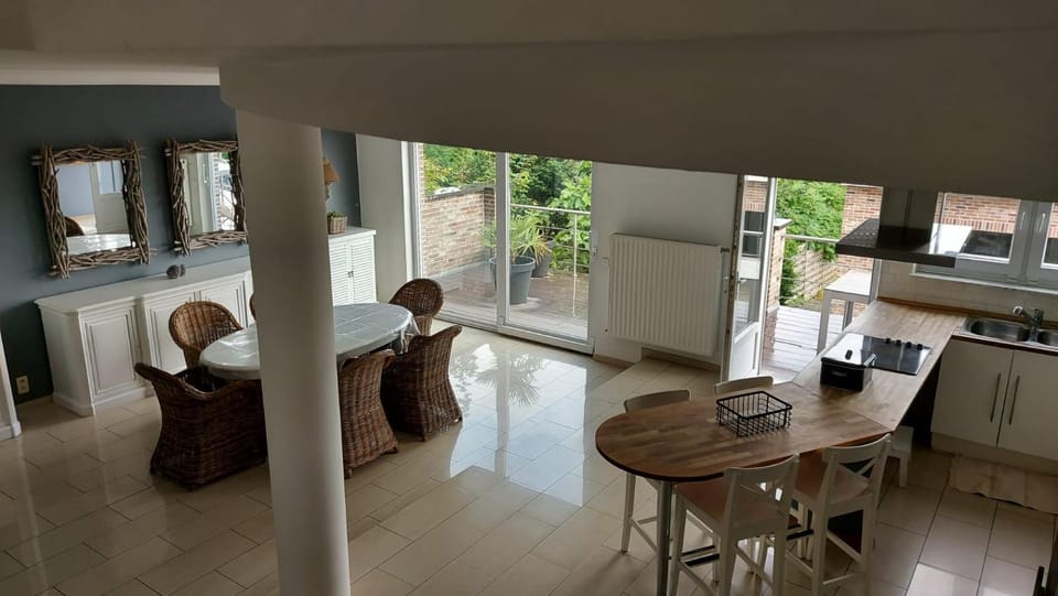 Living room, Seating area, Dining area
