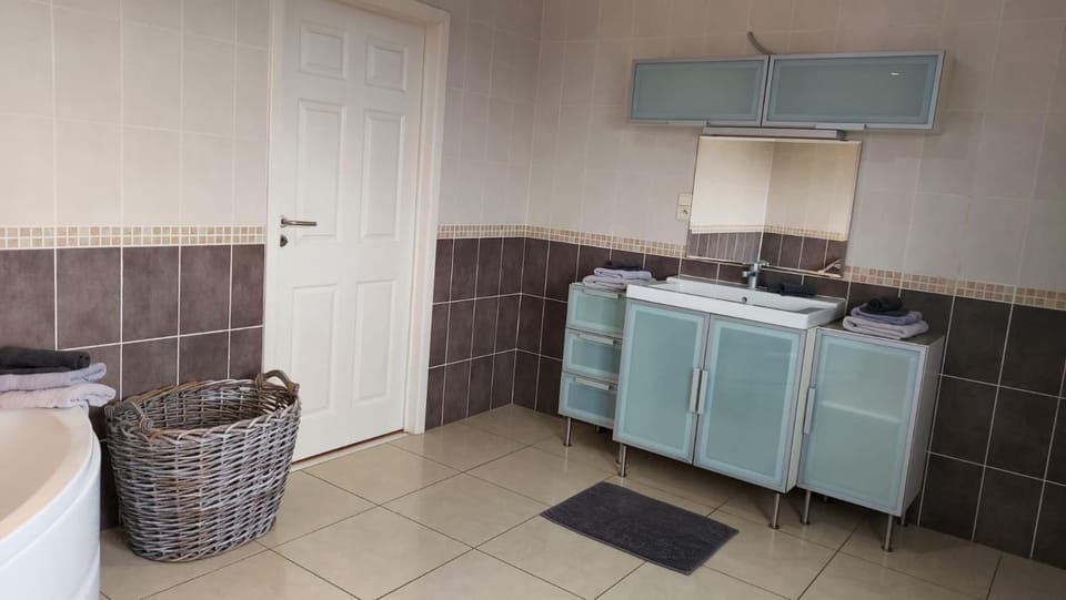 Bathroom, Bath