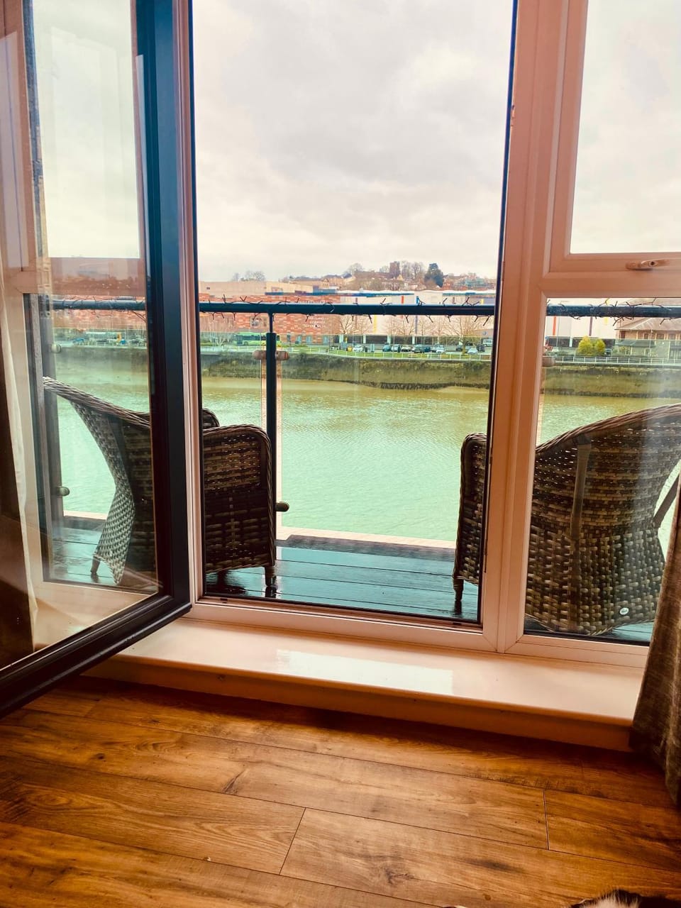 Luxury Riverfront Apartment Apartment in Newport