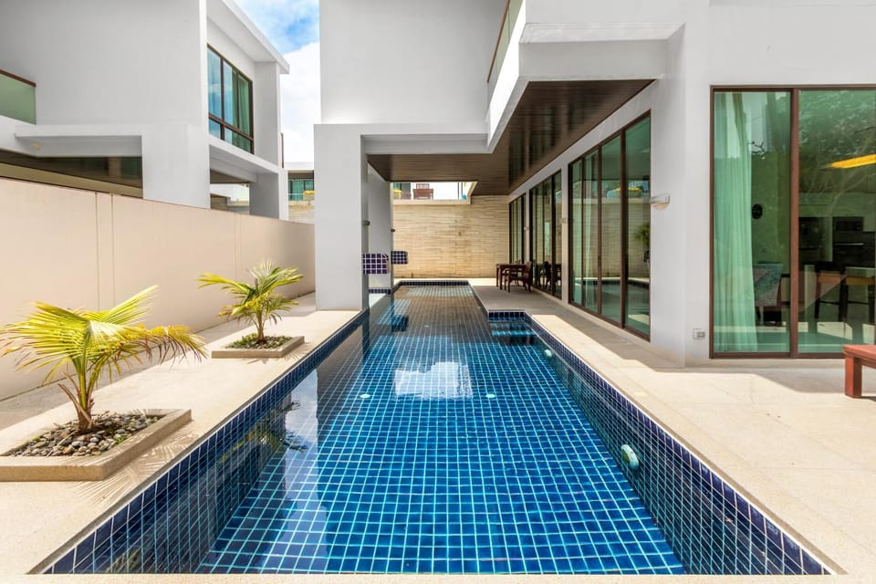 Pool view, Swimming pool, sunbed