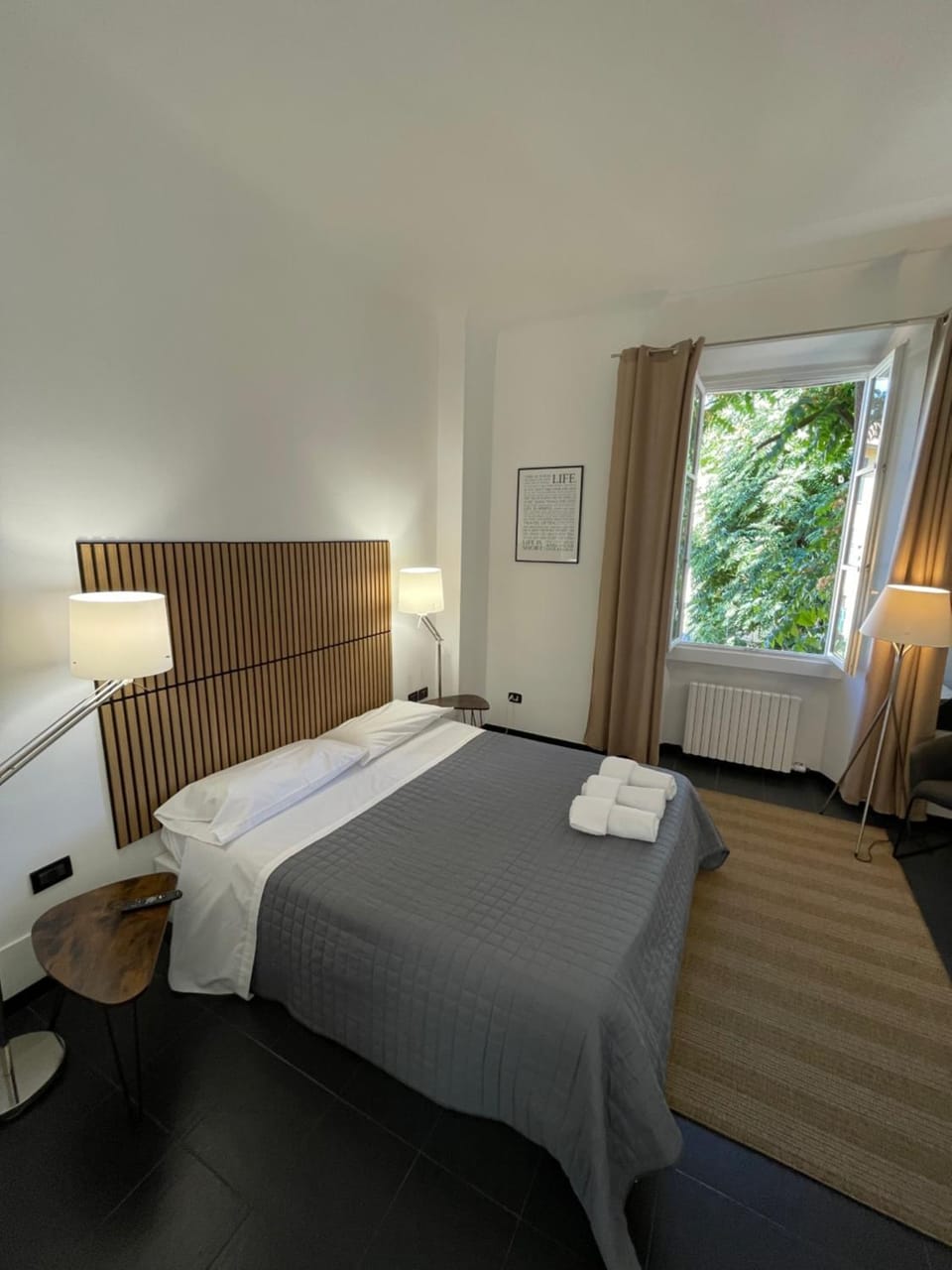 Bed, Photo of the whole room, Bedroom, towels