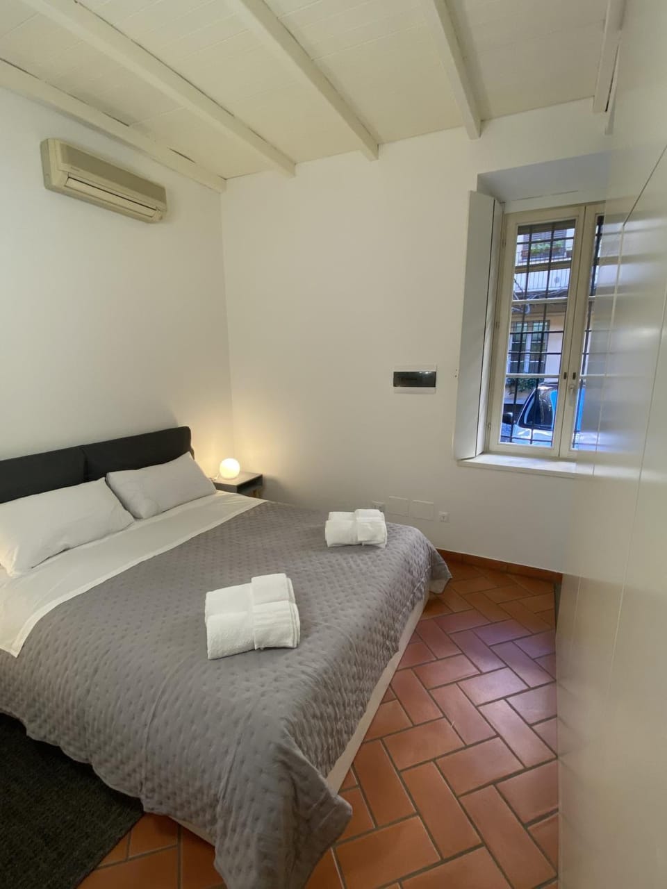Bed, Photo of the whole room, Bedroom, towels