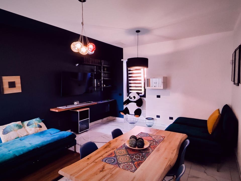 Communal lounge/ TV room, Living room, Seating area, Evening entertainment