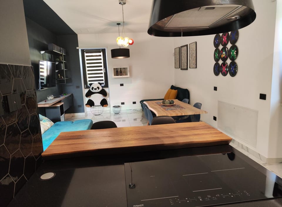 Kitchen or kitchenette, Photo of the whole room, Dining area