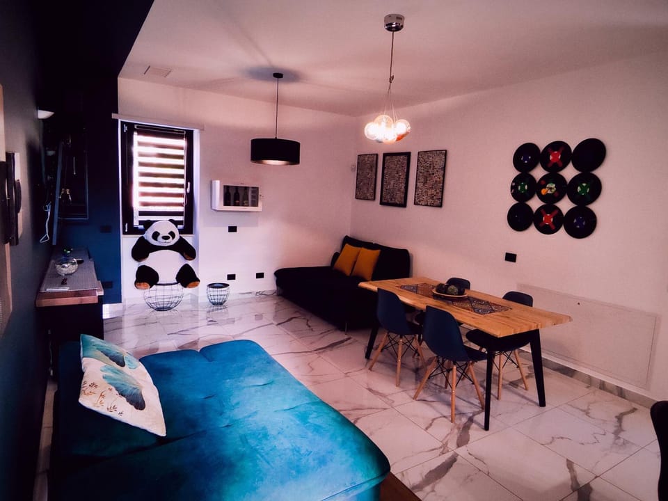 Living room, Dining area