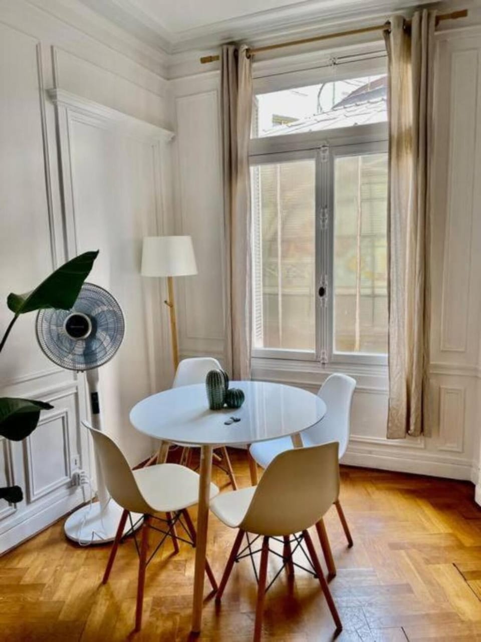 A Luxurious Apartment with AC on Promenade des Anglais Apartment in Nice