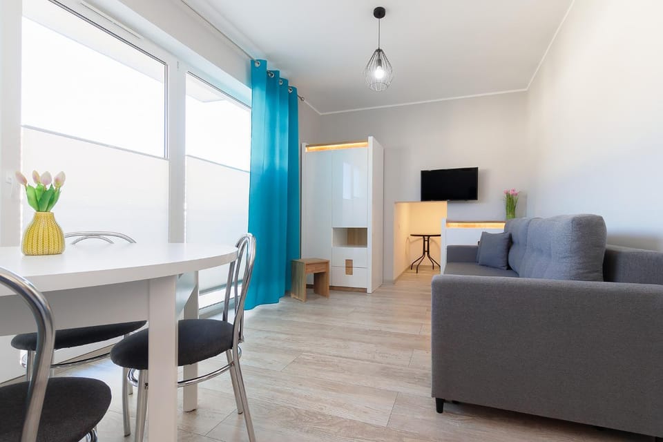 TV and multimedia, Living room, Seating area, Dining area, Evening entertainment