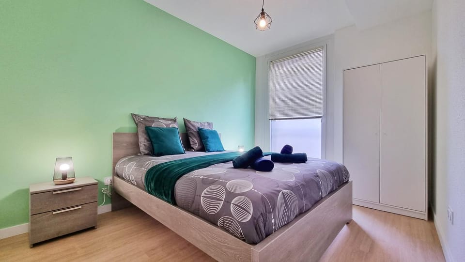 Photo of the whole room, wardrobe