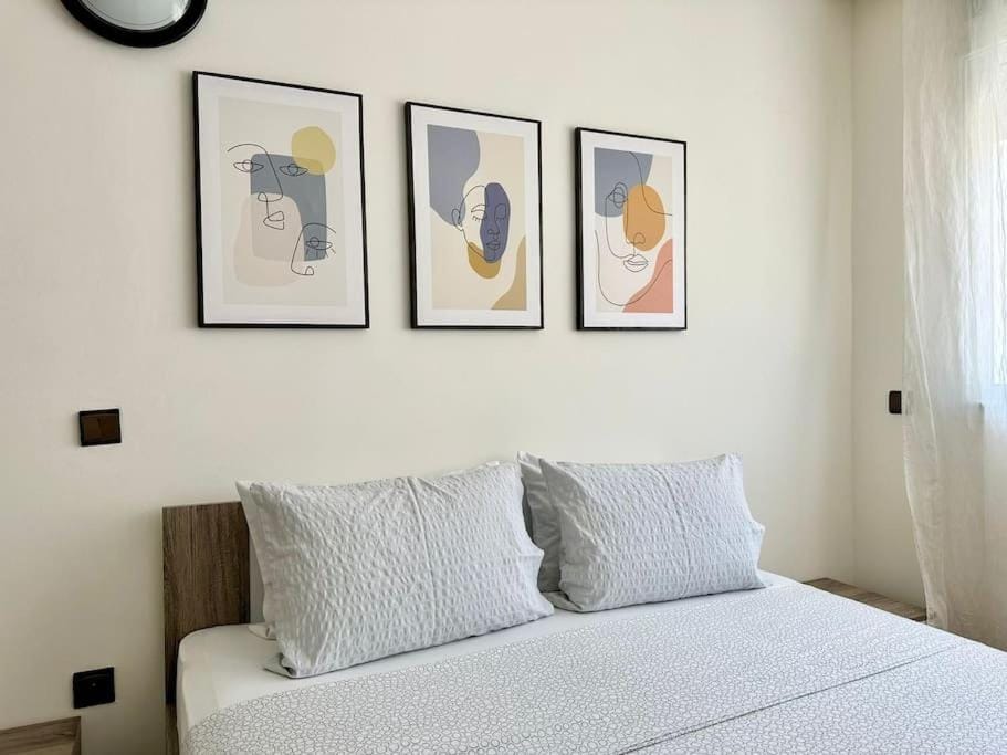 Rabat, Appartement Neuf en face d'Arribat Center. Apartment in Rabat