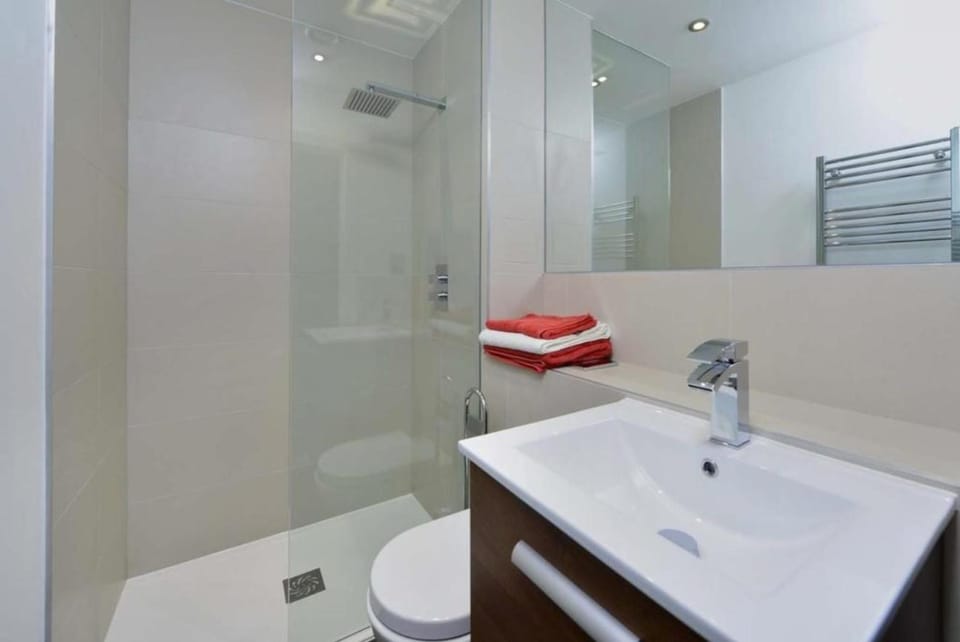 Central London Luxury 4 Bed Home Apartment in London Borough of Islington