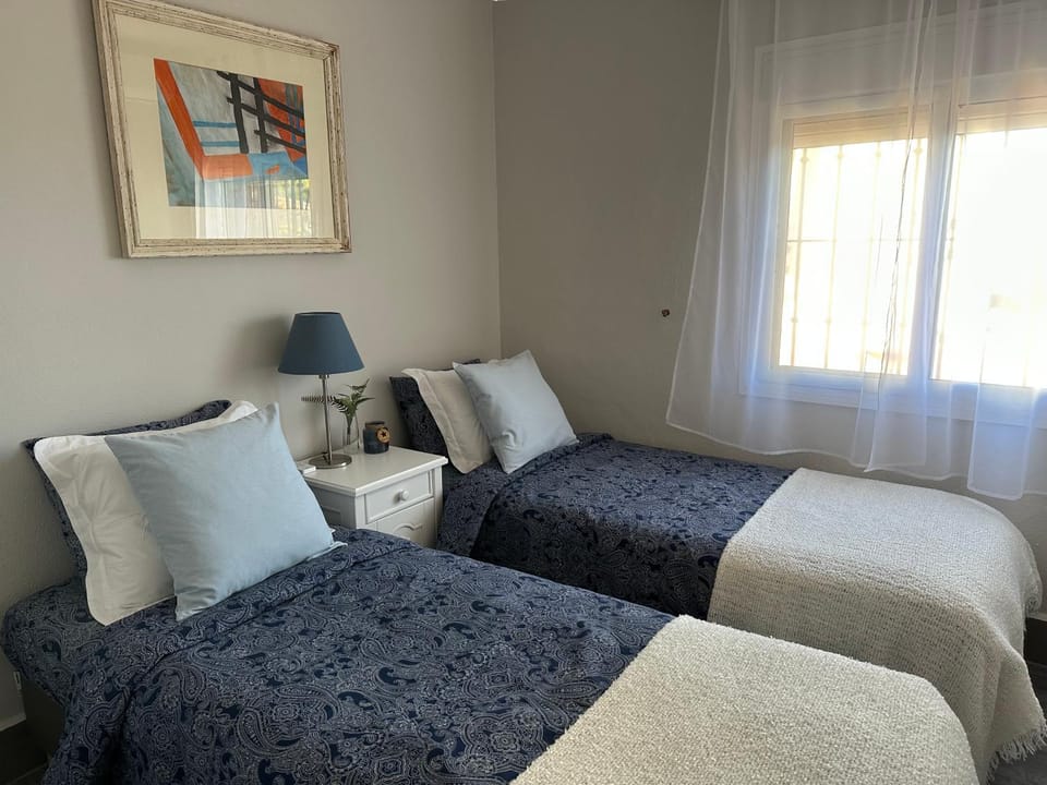 Bed, Photo of the whole room, Bedroom, air conditioner