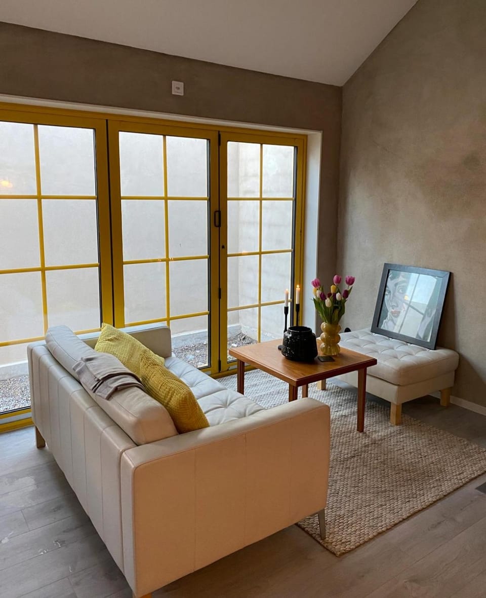 Living room, Photo of the whole room, Seating area