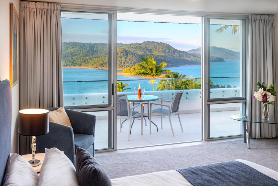 Bed, Balcony/Terrace, Bedroom, Sea view