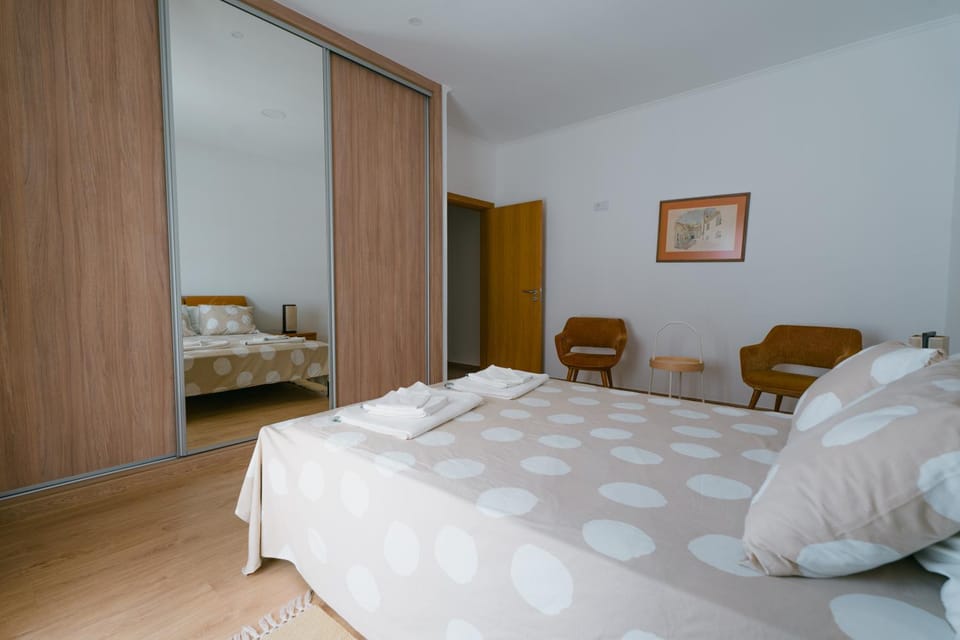 Bedroom, wardrobe, air conditioner