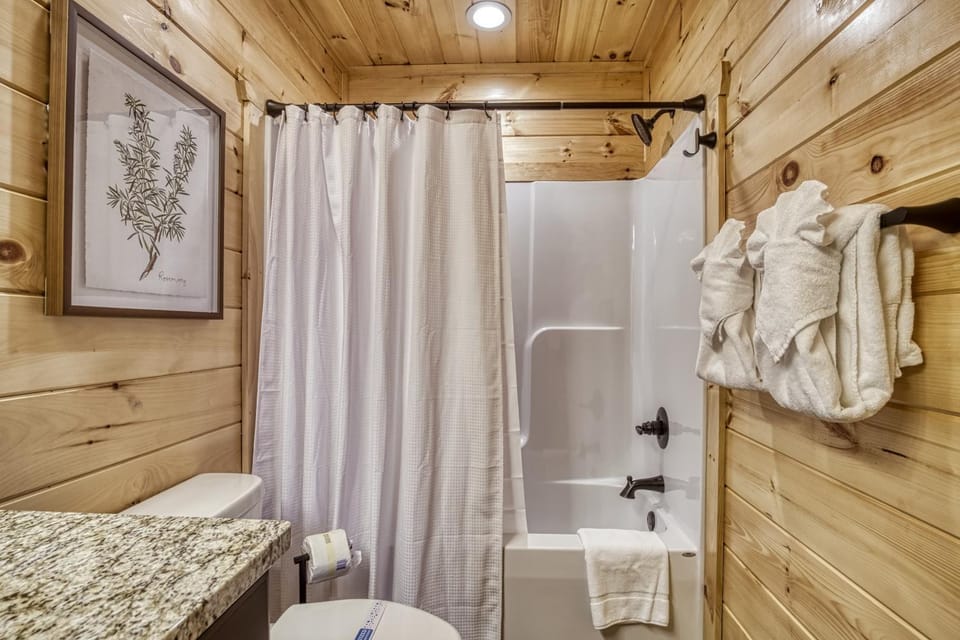 Top Notch Lodge, Indoor Pool, Theater Room, Game Room, Stunning Mtn Views Chalet in Sevier County
