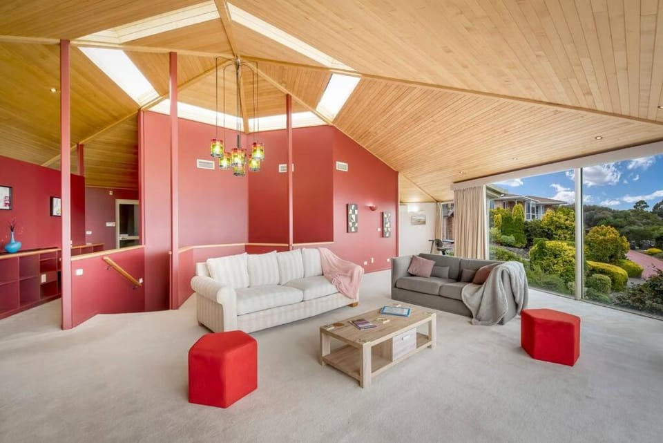 BELLA VISTA Large Family Home Views Forever House in Bellerive