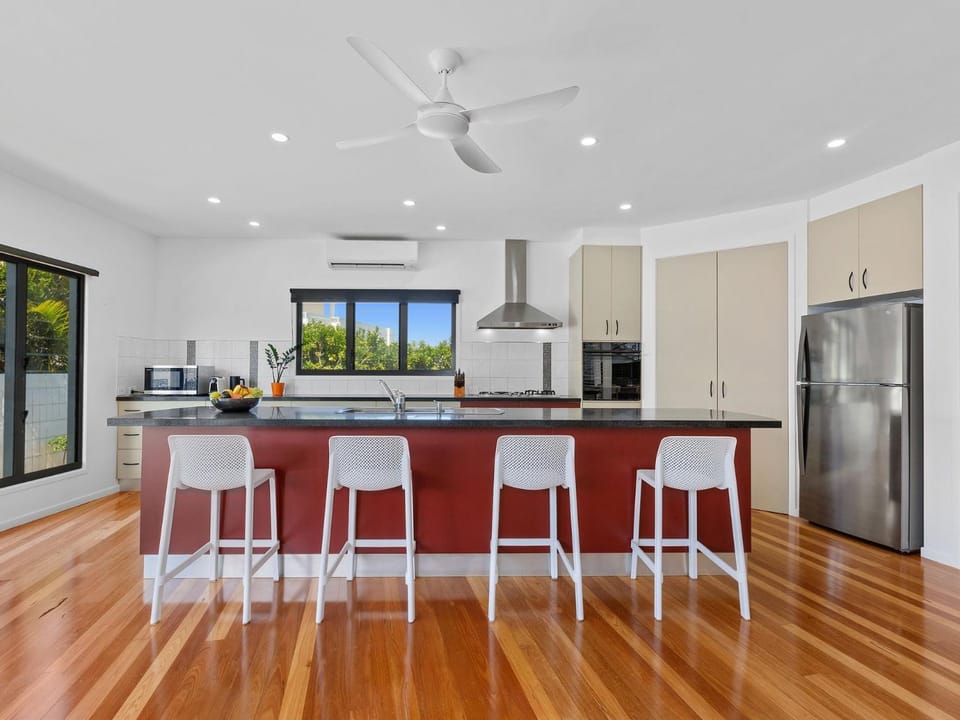 Kitchen or kitchenette, Dining area, dishwasher, oven, stove, toaster