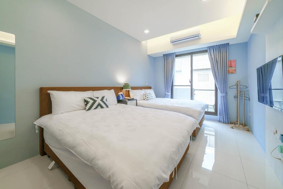 Bed, Photo of the whole room, Bedroom, air conditioner