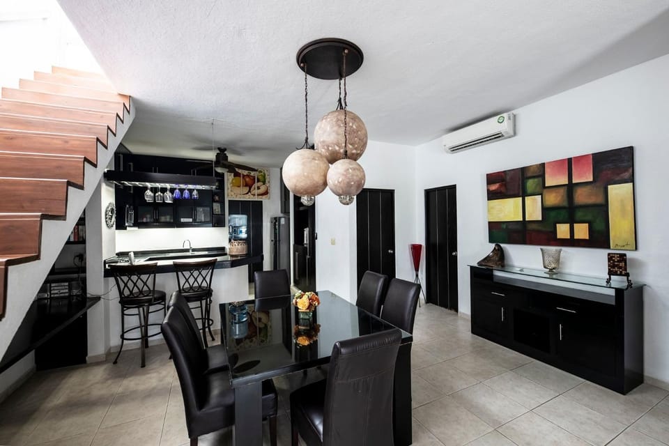 Restaurant/places to eat, kitchen