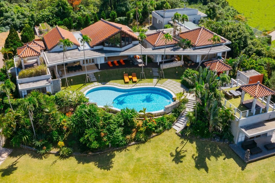 Property building, Day, Garden, Pool view